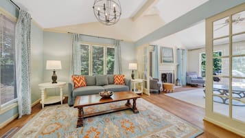 House, Multiple Beds, Patio (LAKE Pleasant) | Living area