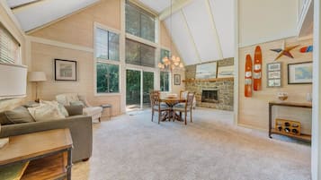 House, Multiple Beds, Patio (LAKE Pleasant) | Living area