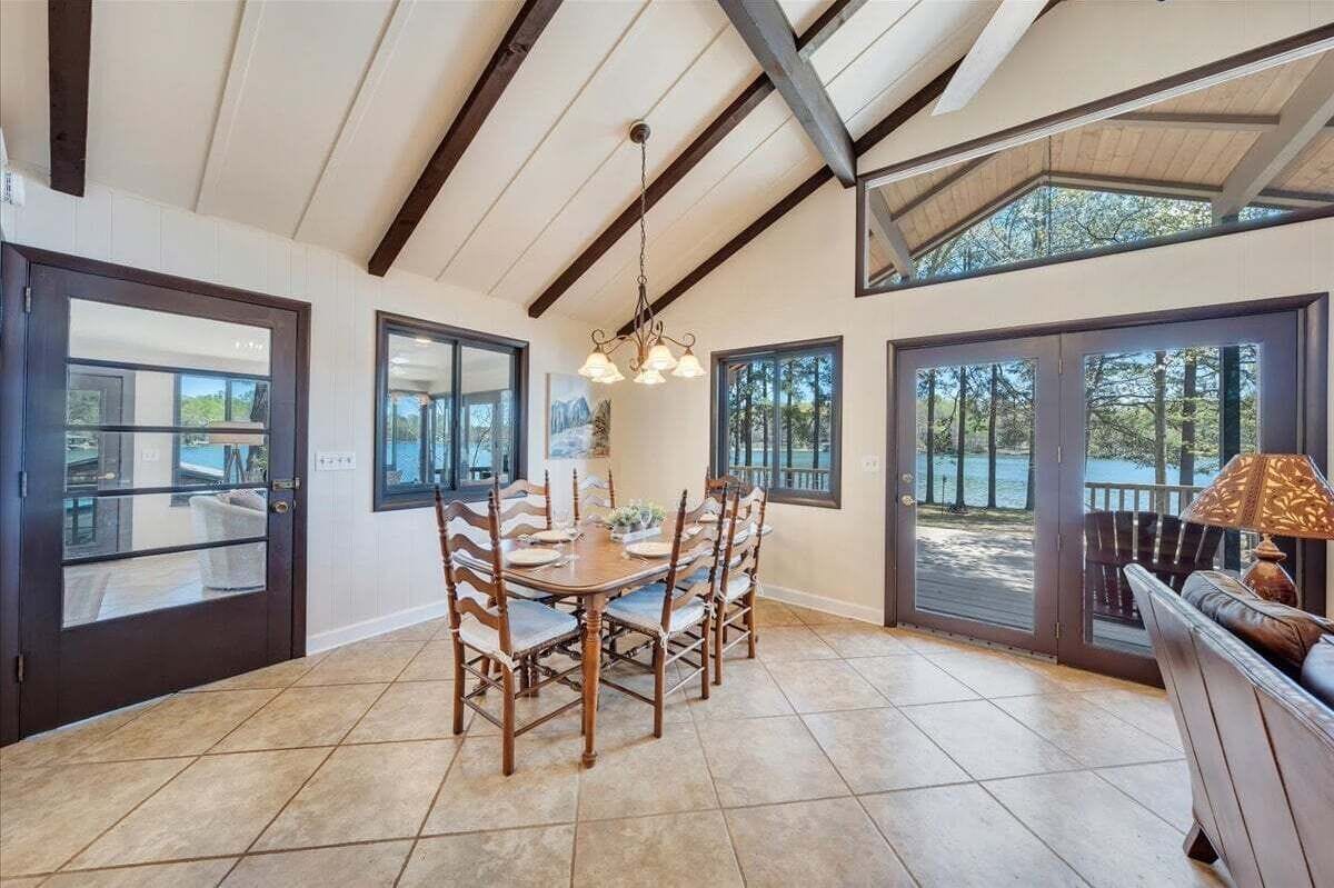 Casa, várias camas, varanda (LAKE Harmony) | Opções para refeição