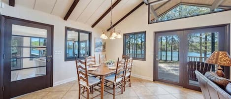 House, Multiple Beds, Patio (LAKE Harmony) | Dining