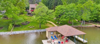 Dancing Water - Sleeps 10, Private Dock, Game Room & Hot Tub