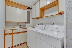 Hus - flera sängar - bubbelpool (LAKE Dancing Water) | Tvätt