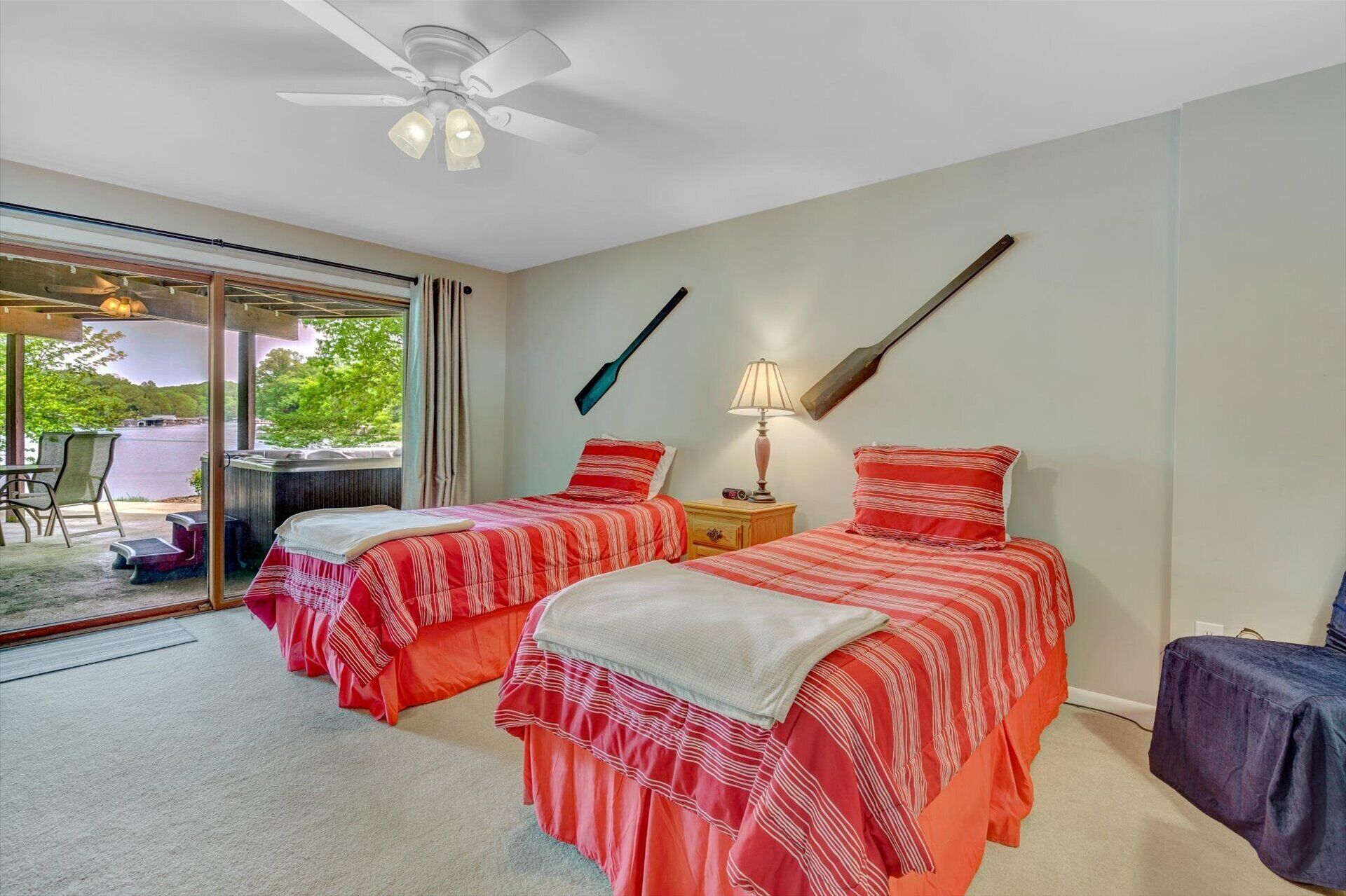 House, Multiple Beds, Hot Tub (LAKE Dancing Water)