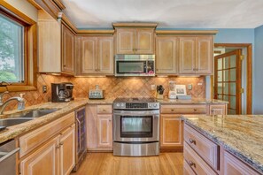 Nhà, nhiều giường, bồn tắm nước nóng (LAKE Dancing Water) | Bếp riêng