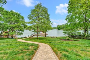 Exterior detail - Dancing Water - Sleeps 10, Private Dock, Game Room & Hot Tub (Moneta)