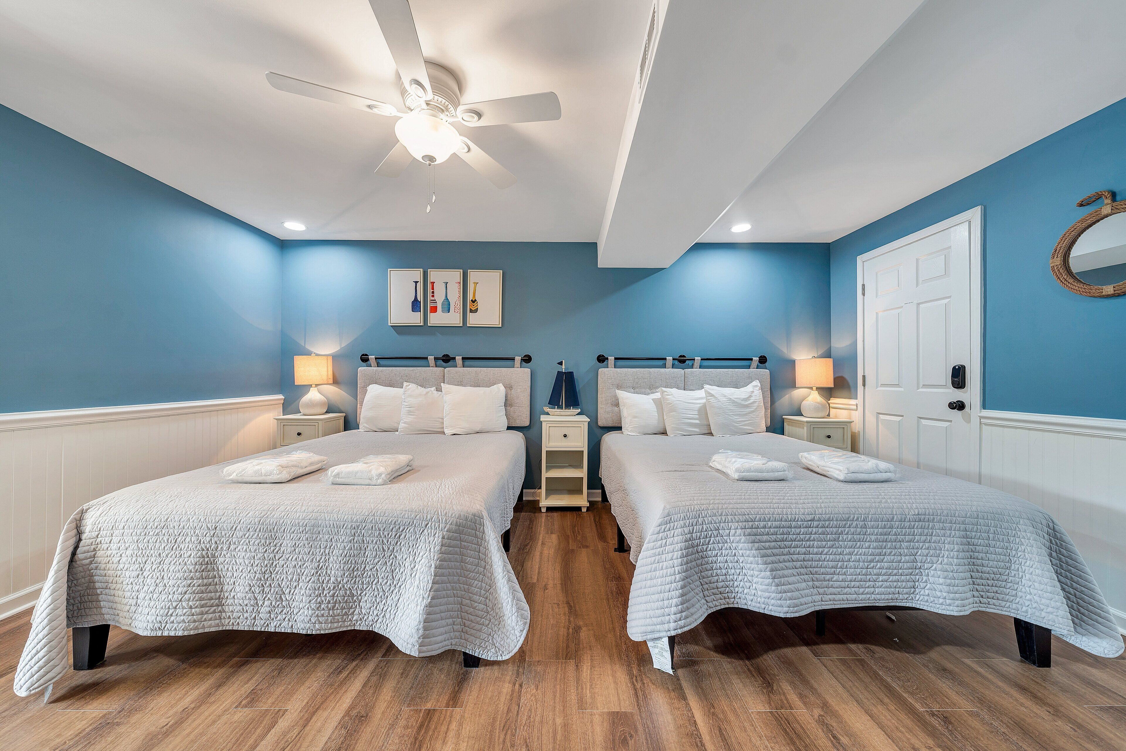 Nhà, nhiều giường, bồn tắm nước nóng (LAKE Emerald Shores)