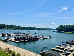 Condo, varias camas, balcón (LAKE Stardust) | Vista al agua