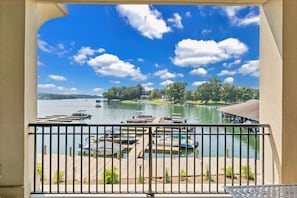 View from room - Lake Stardust - Condo With Pool ! Pet Friendly (Moneta)