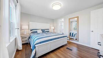 House, Multiple Beds, Patio (LAKE Starboard)