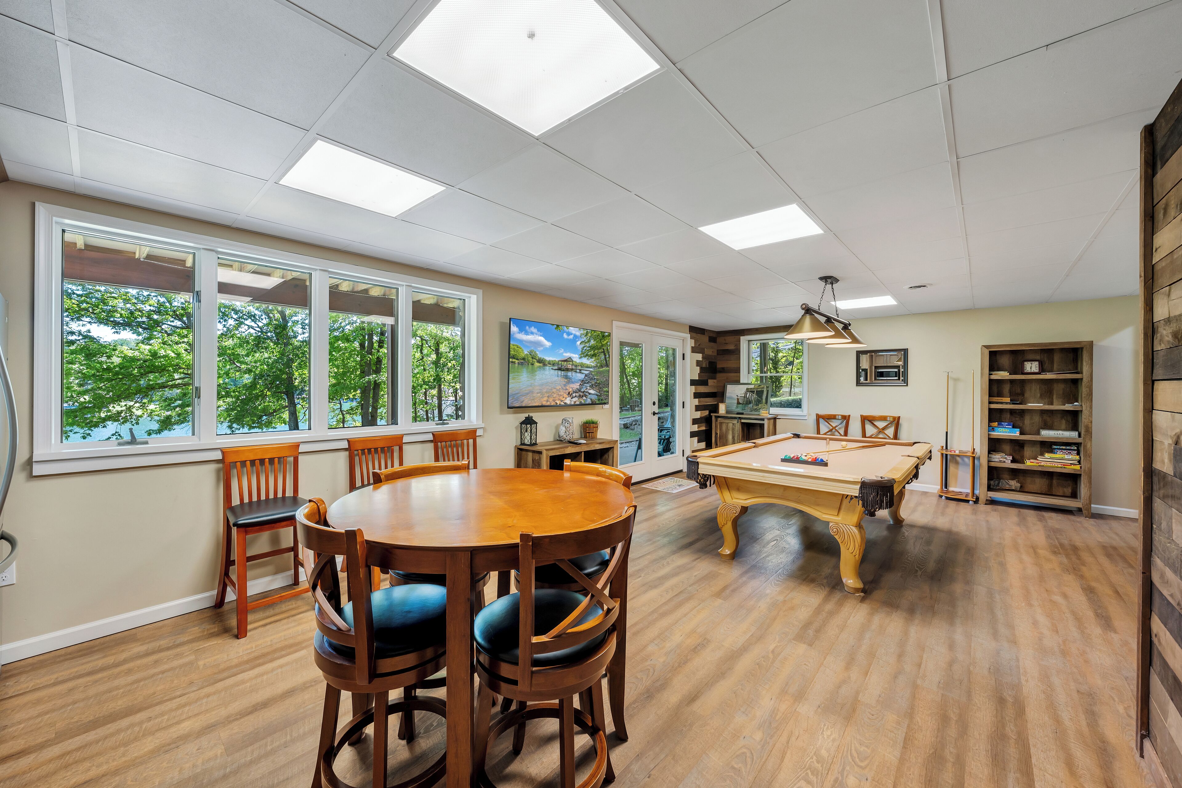 House, Multiple Beds, Hot Tub (LAKE Sunrise Retreat) | Game room
