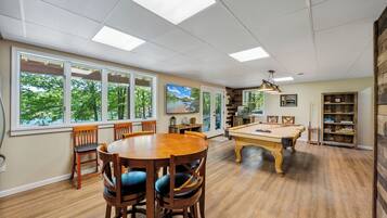 House, Multiple Beds, Hot Tub (LAKE Sunrise Retreat) | Game room