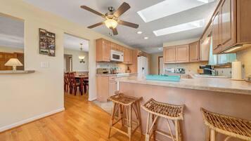 House, Berbilang Katil, Patio (LAKE Stargaze) | Dapur peribadi