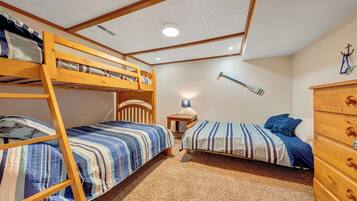 House, Multiple Beds, Patio (LAKE Stargaze)