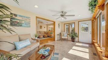 House, Multiple Beds, Patio (LAKE Stargaze) | Living area