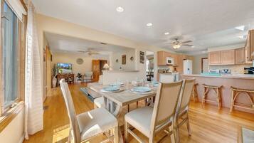 House, Multiple Beds, Patio (LAKE Stargaze)