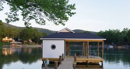 Lake Haven - 5 Bedroom w/ Hot tub and Private Dock