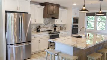 Maison, Plusieurs lits, baignoire à remous (LAKE Haven) | Cuisine privée