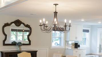 House, Multiple Beds, Hot Tub (LAKE Haven)