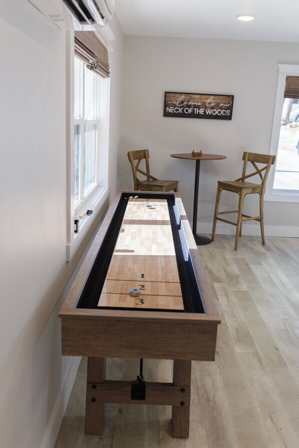 Game room - Lake Haven - 5 Bedroom w/ Hot tub and Private Dock (Penhook)