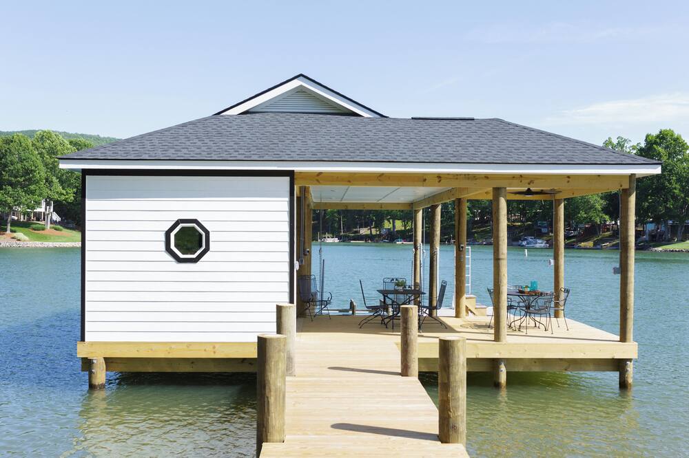 Lake Haven - 5 Bedroom w/ Hot tub and Private Dock - Java, VA