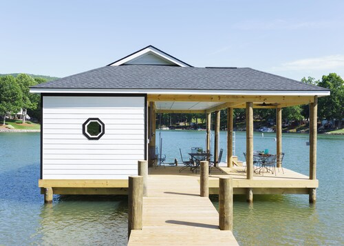 Lake Haven - 5 Bedroom w/ Hot tub and Private Dock