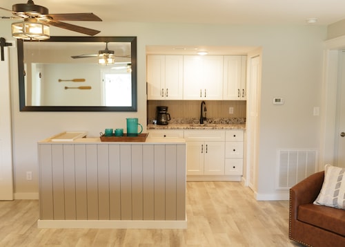 Lake Haven - 5 Bedroom w/ Hot tub and Private Dock