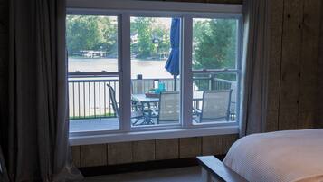 House, Multiple Beds, Hot Tub (LAKE Haven)