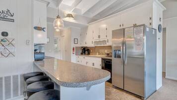 House, Berbilang Katil, Patio (LAKE Thomwells Family Affair) | Dapur peribadi