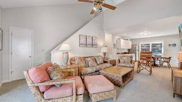 House, Multiple Beds, Patio (LAKE Thomwells Family Affair) | Living area