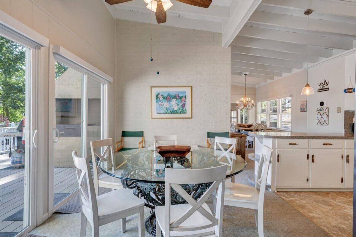 House, Multiple Beds, Patio (LAKE Thomwells Family Affair)