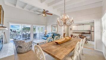 House, Berbilang Katil, Patio (LAKE Thomwells Family Affair) | Ruang tamu