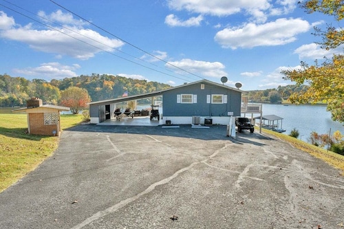 Paradise Point - Lakefront Home With Private Dock!