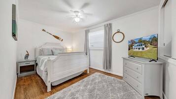 Nhà, nhiều giường, sân hiên (LAKE Paradise Point)