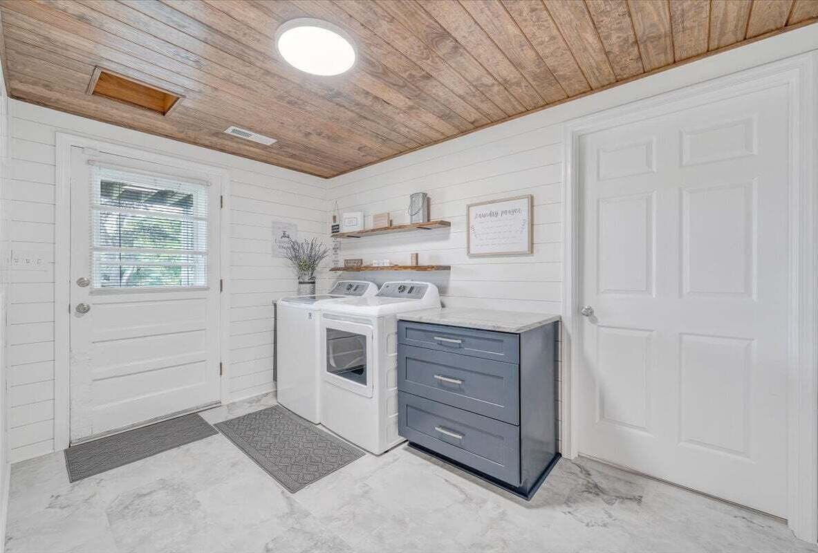 House, Multiple Beds, Patio (LAKE Paradise Point) | Laundry