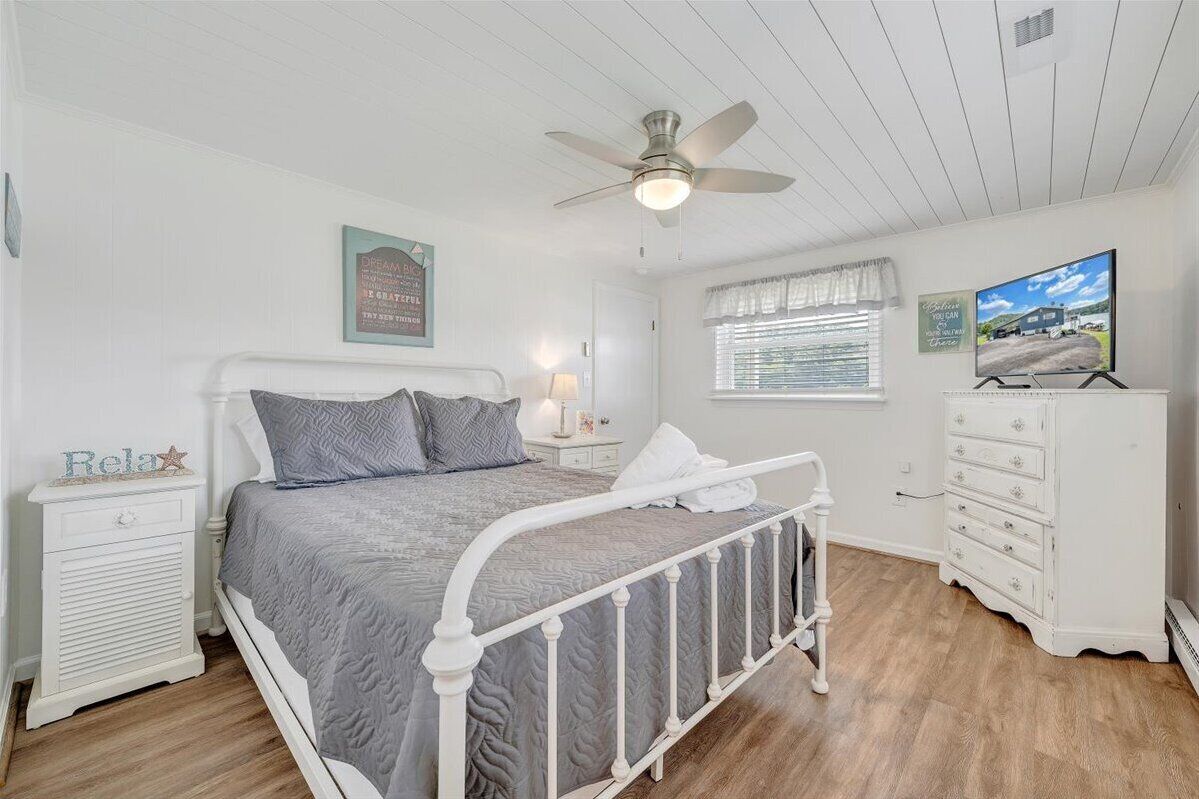 House, Multiple Beds, Patio (LAKE Paradise Point)