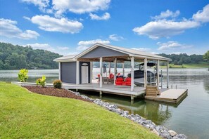 Exterior - Paradise Point - Lakefront Home With Private Dock! (Goodview)
