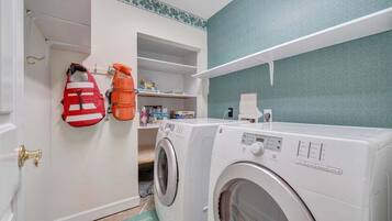 House, Multiple Beds, Kitchen (LAKE Reel Relaxed) | Laundry