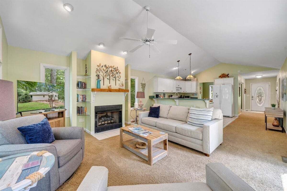 House, Multiple Beds, Kitchen (LAKE Reel Relaxed) | Living area