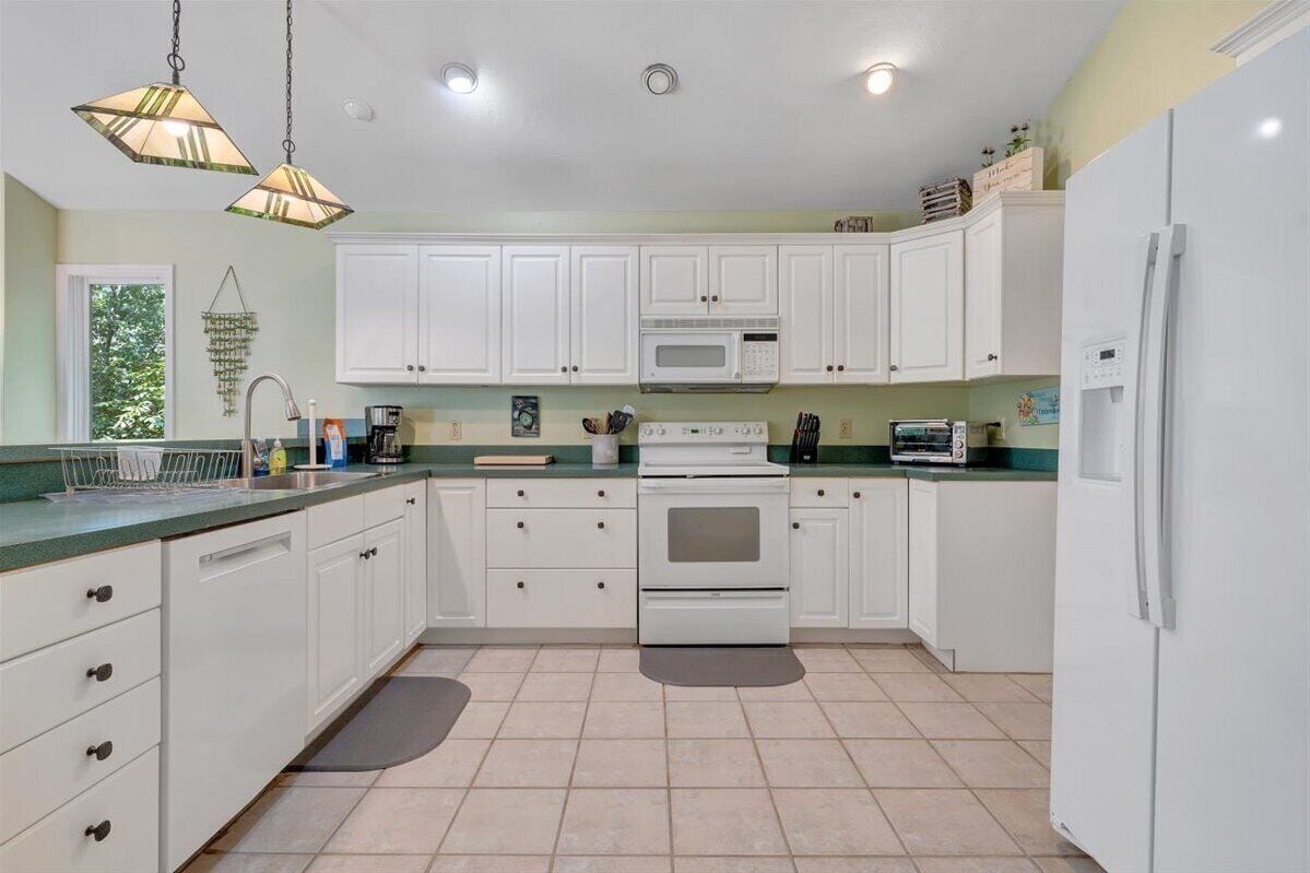 House, Multiple Beds, Kitchen (LAKE Reel Relaxed) | Private kitchen