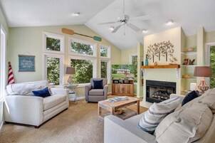 House, Multiple Beds, Kitchen (LAKE Reel Relaxed) | Living area