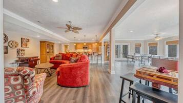 House, Multiple Beds, Hot Tub (LAKE Great Escape on Smith Mountain) | Living area