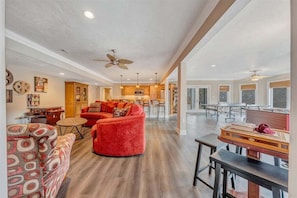 獨棟房屋, 多張床, 熱水浴缸 (LAKE Great Escape on Smith Mountain) | 起居區