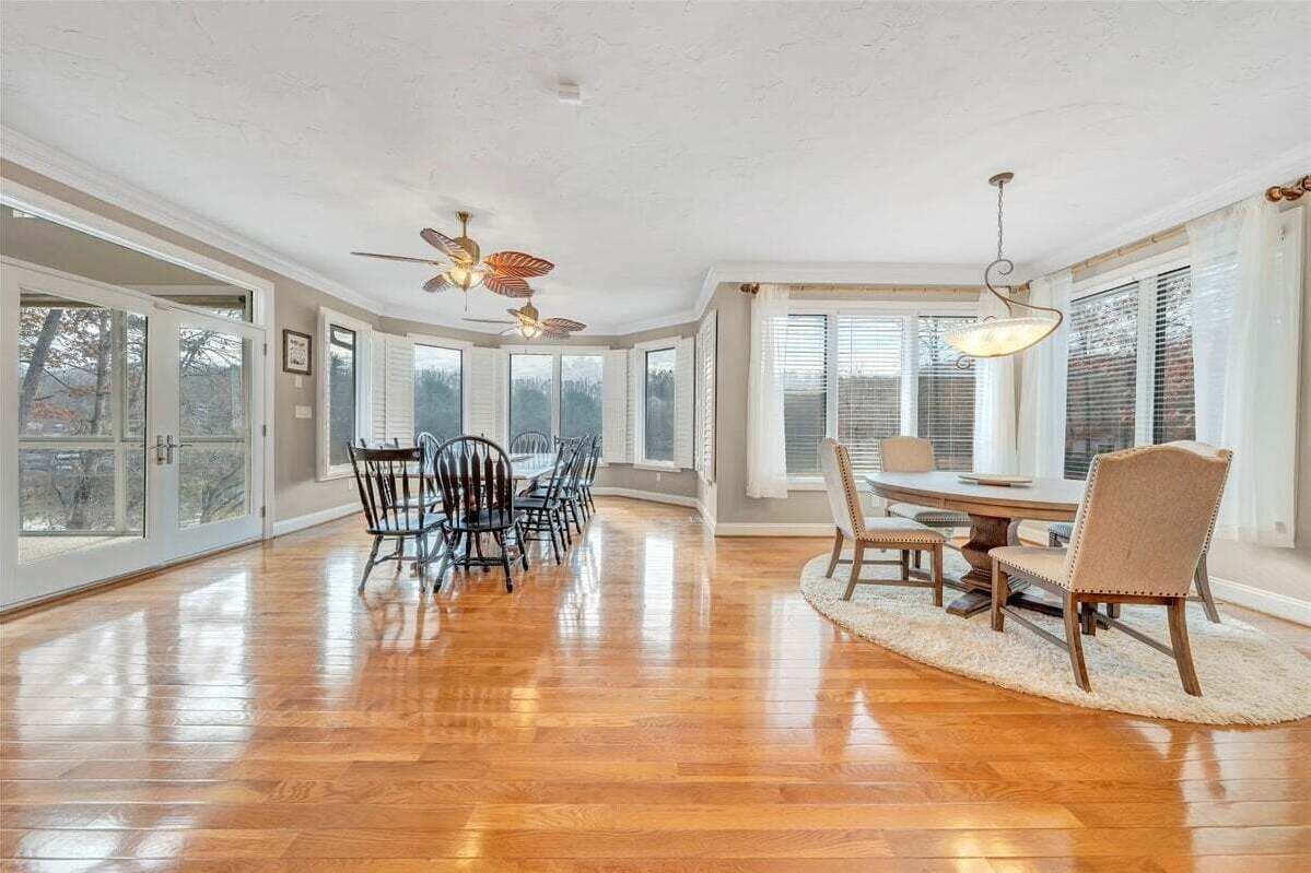 House, Multiple Beds, Hot Tub (LAKE Great Escape on Smith Mountain) | Dining