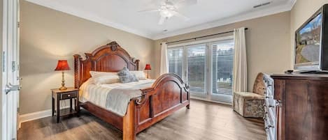 House, Multiple Beds, Hot Tub (LAKE Great Escape on Smith Mountain)