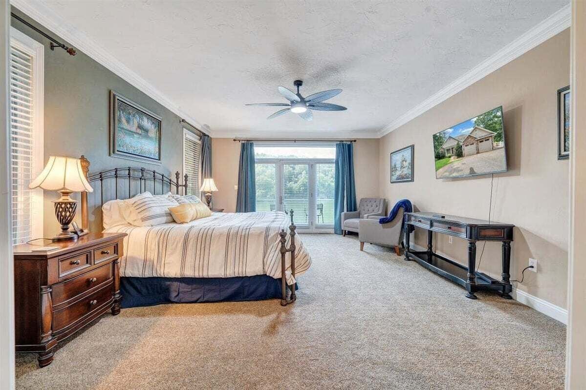 House, Multiple Beds, Hot Tub (LAKE Great Escape on Smith Mountain)