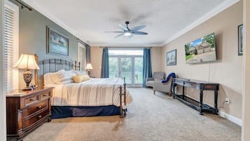 House, Multiple Beds, Hot Tub (LAKE Great Escape on Smith Mountain)