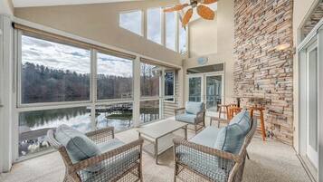 House, Multiple Beds, Hot Tub (LAKE Great Escape on Smith Mountain) | Interior