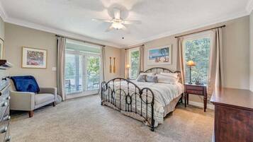 House, Multiple Beds, Hot Tub (LAKE Great Escape on Smith Mountain)