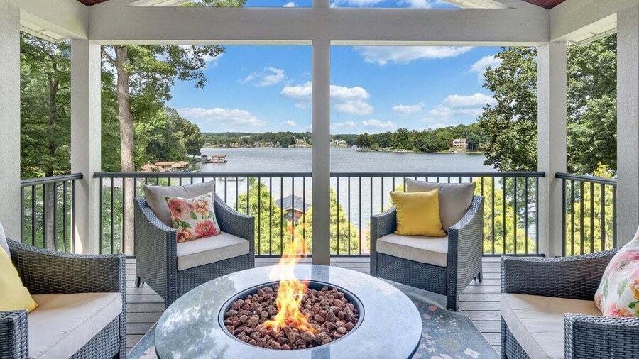 Private Lakefront Oasis - 5 Bedroom, Private Dock, & Firepit