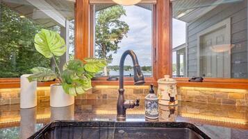 House, Multiple Beds, Kitchen (Private Lakefront Oasis - 5 Bedroom) | Interior